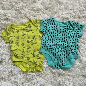 2 pack of Rosie Pope baby Onsies size 0-3months